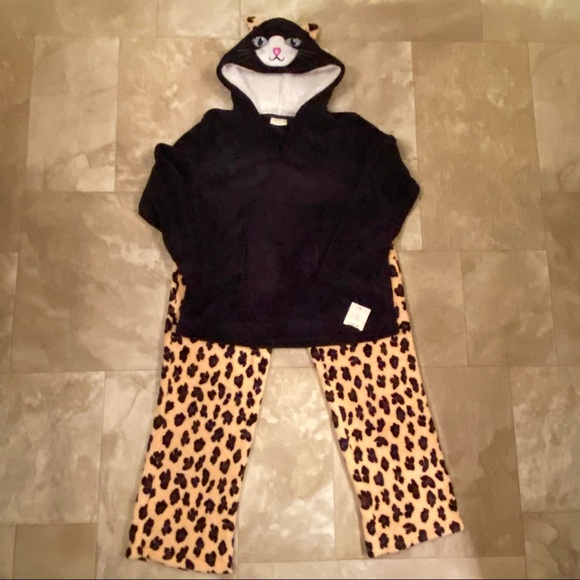 Zoe + Bella Other - NWT Zoe & Bella Critter Hoodie Cat Fleece Costume Pajama Set